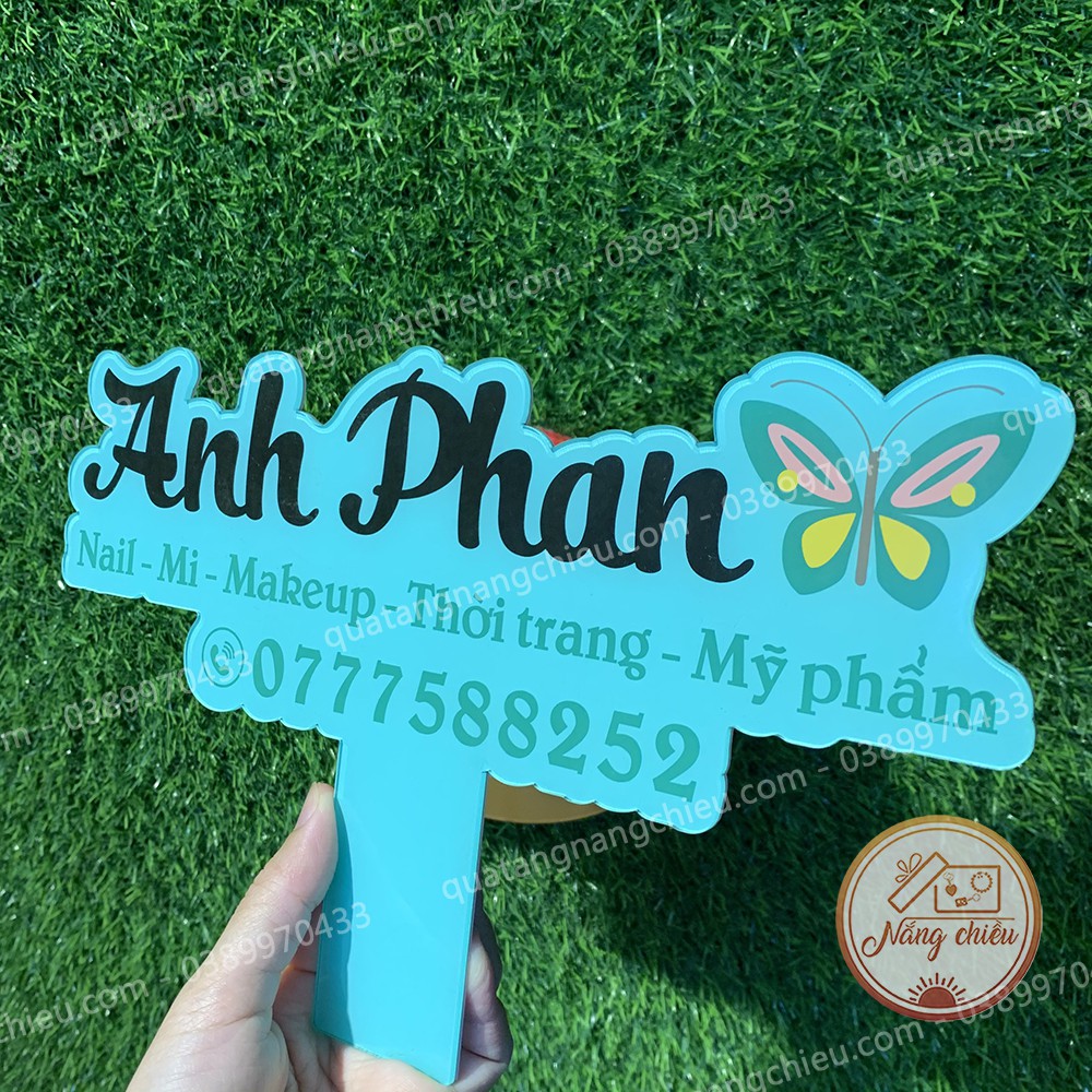 Bảng hiệu mika cầm tay_ bảng hiệu đạo cụ chụp hình sản phẩm_ Bảng hiệu xinh giá rẻ