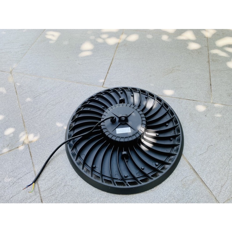 Đèn led highbay nhà xưởng, nhà kho, nhà thi đấu công suất 100W, 150W, 200W hàng chuẩn watt linh kiện cao cấp
