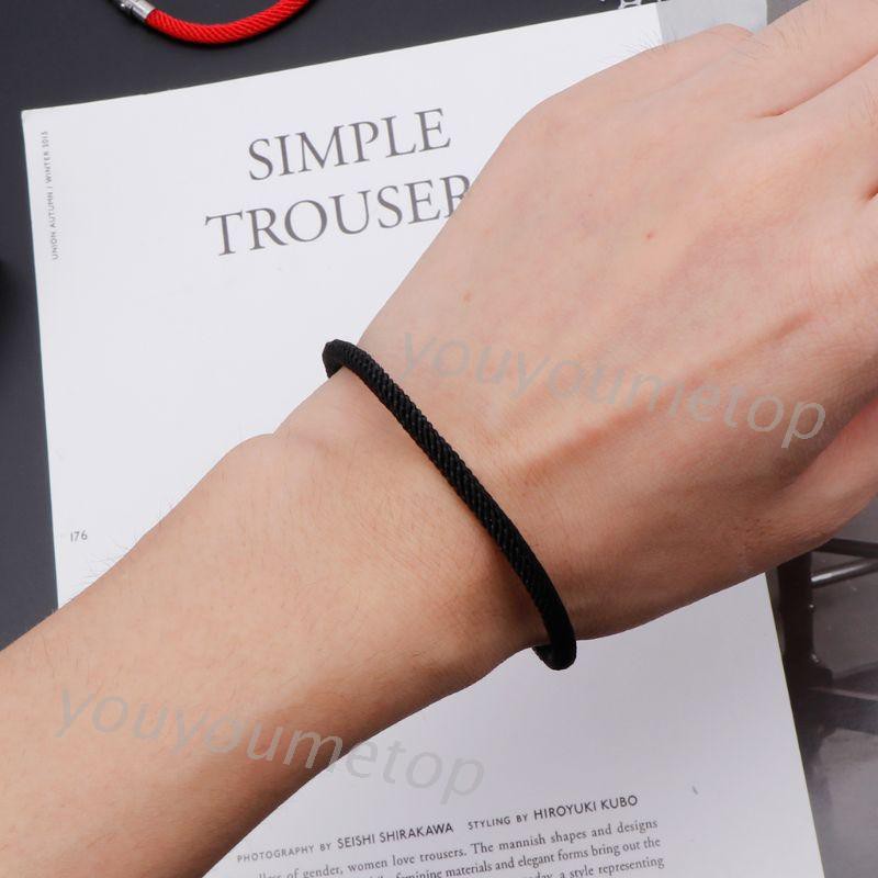 Vòng Tay Bện Dây Màu Đỏ Đen Có Khóa Nam Châm May Mắn