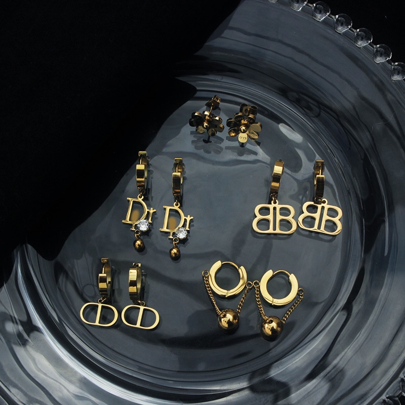 Bông tai titan hình hoa nhỏ màu vàng thời trang sang trọng dành cho nữ