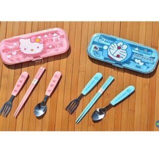 Bộ Thìa Dĩa Đôrêmon & Hello Kitty