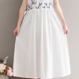 Đầm xoè midi thêu hoa Cati