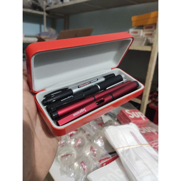 Hộp đựng bút  Supreme