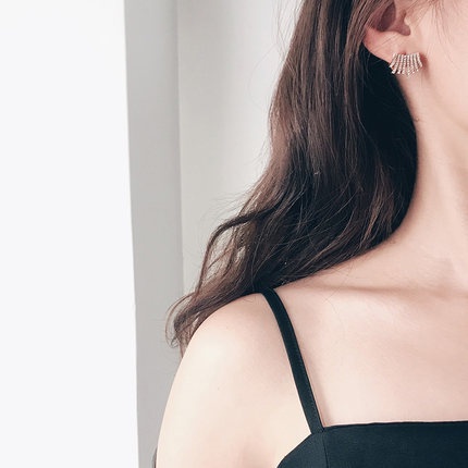 Bông tai tròn đính đá kim cương sang trọng thời trang