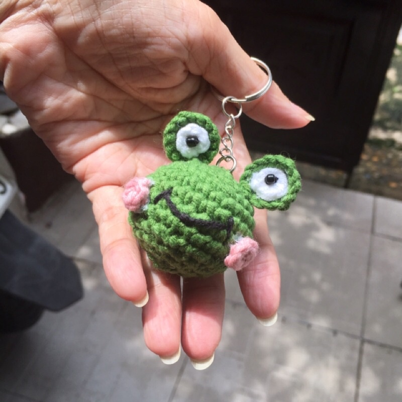 Móc khoá len hình con ếch đáng yêu