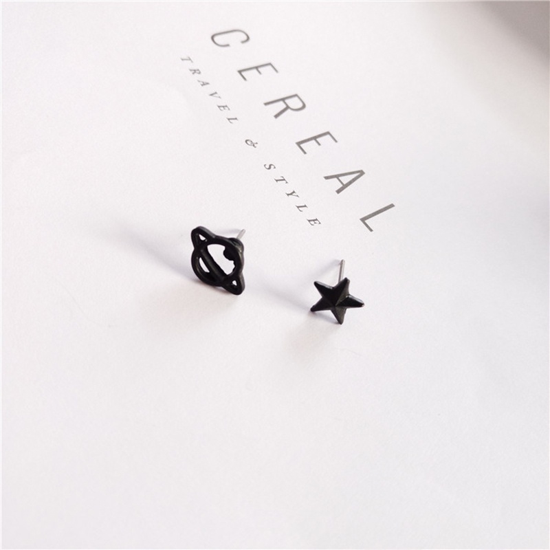 Đôi khuyên tai hình hành tinh đen đơn giản cá tính cho nữ