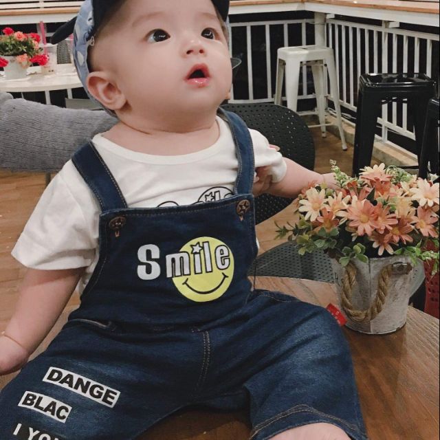 Yếm mặt cười