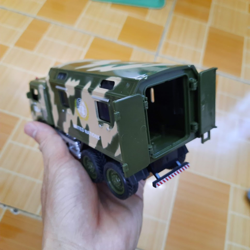 Xe ô tô quân đội bằng hợp kim nhựa mô hình tỉ lệ 1:32 có âm thanh và đèn mở được cửa xe mô hình đồ chơi trẻ em
