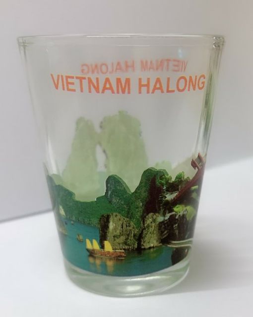 Ly rượu thủy tinh lưu niệm có hình ảnh địa danh nổi tiếng Việt Nam