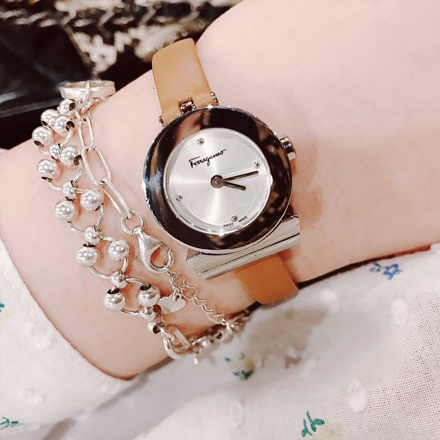 Đồng hồ nữ Salvatore Ferragamo Gancino F43010017 màu nâu tây cực đẹp