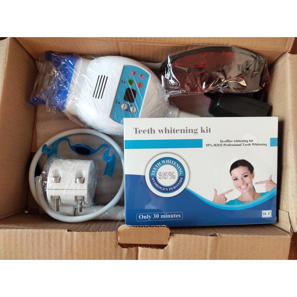 Đèn tẩy trắng răng kèm giá đỡ.