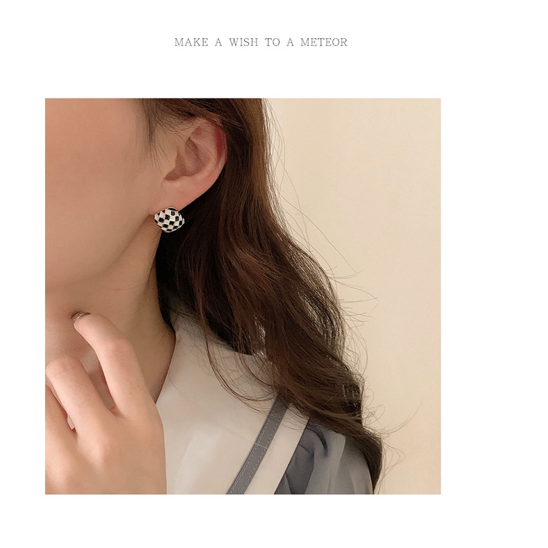 Đôi khuyên tai mặt hình vuông họa tiết kẻ sọc ca rô phong cách retro xinh xắn dành cho nữ