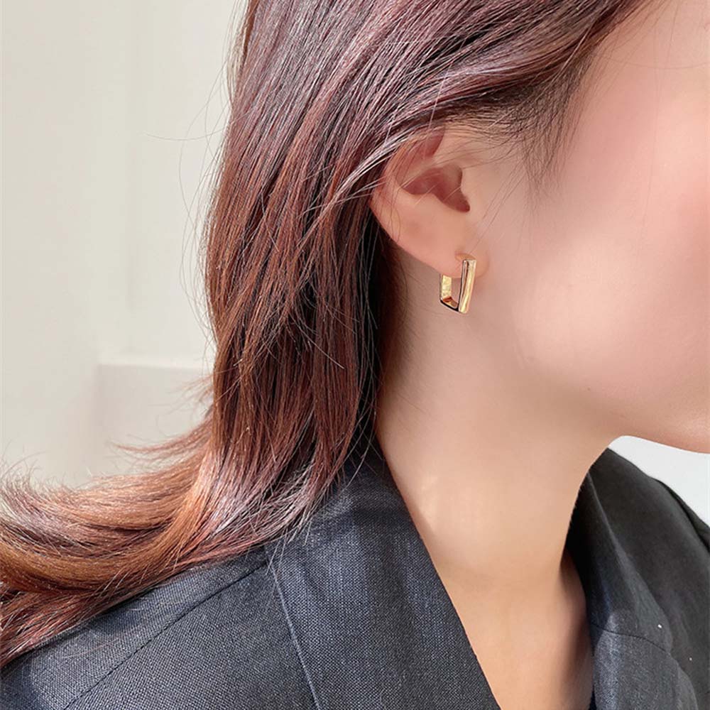 Khuyên tai thiết kế độc đáo thời trang dành cho nữ