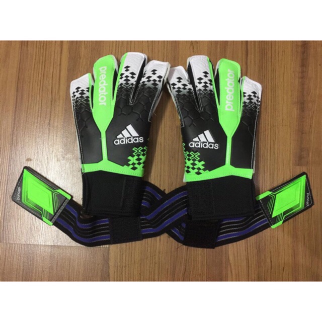 Găng tay thủ môn