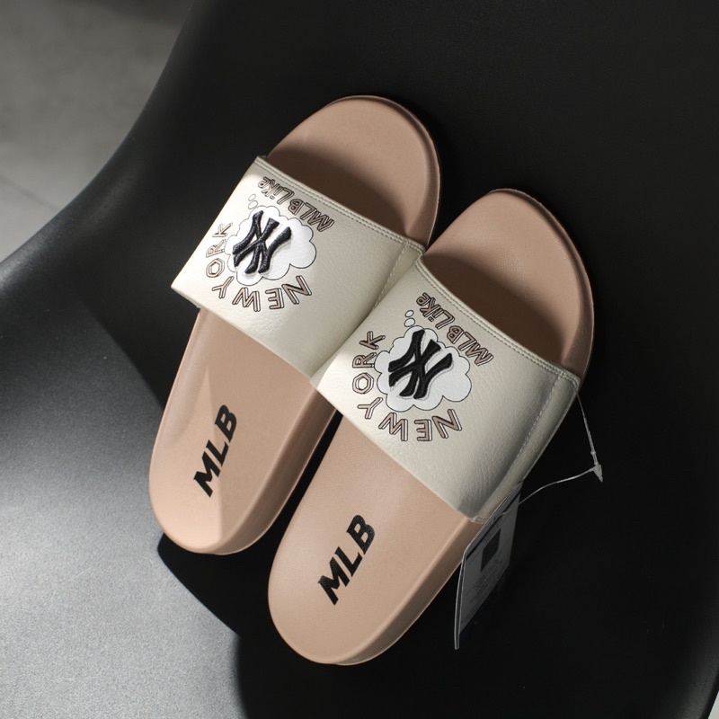 Dép quai ngang MLB chữ thêu hồng và nâu