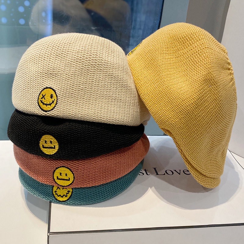 Mũ nồi thoáng khí thêu hình mặt cười thời trang Hàn Quốc cho nữ