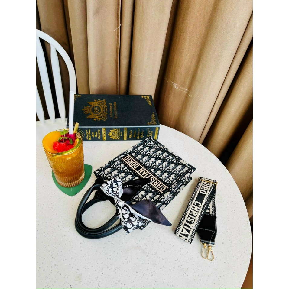 Túi điện thoại Christian cuốn khăn họa tiết thổ cẩm
