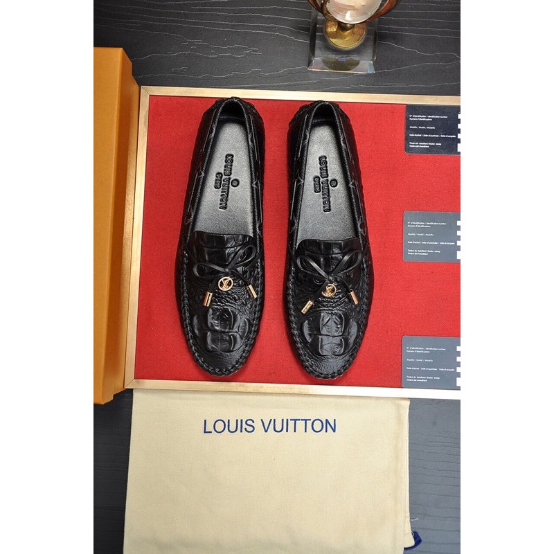 Giày thời trang nam mới của Louis Vuitton = LV da thật cao cấp với thiết kế tinh xảo và tinh tế.