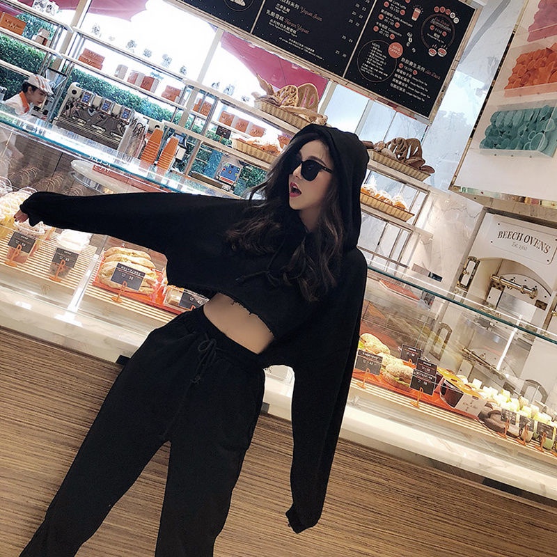 Bộ Quần Áo Thể Thao Phong Cách Hàn Quốc Năng Động Cho Nữ