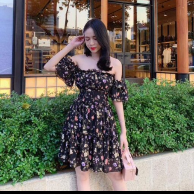 Đầm cúp ngực rớt tay hoa đen