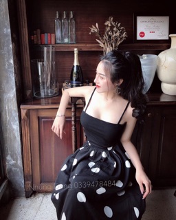 Set áo dây đen váy chấm bi