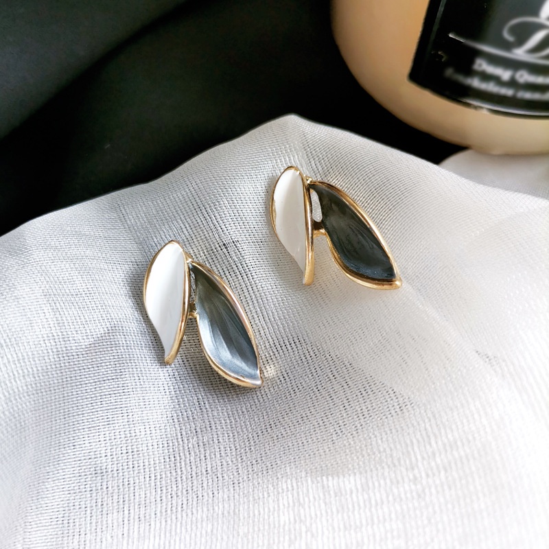 Khuyên tai kẹp không bấm lỗ chốt cố định K187 bằng hợp kim mạ vàng hình bông hoa dáng ngắn Leous Accessories