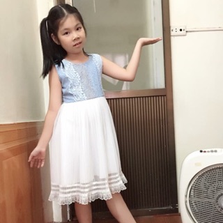 Đầm ren bé gái 7 tuổi