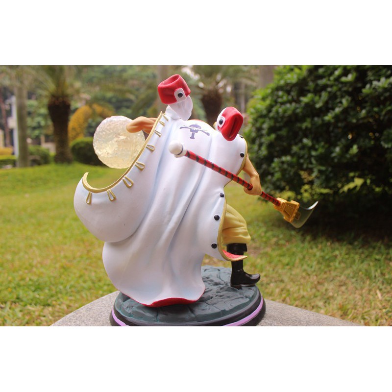 Mô Hình Tứ Hoàng Râu Trắng Cao 32cm - Mô hình One Piece