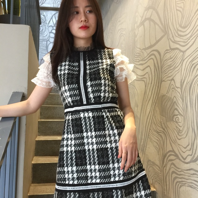 Đầm bố phối tay ren