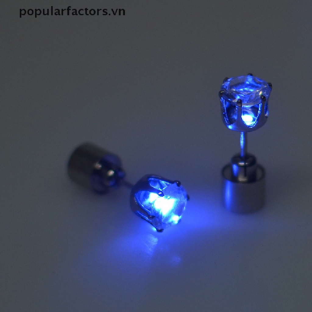 Bông tai đinh tán có đèn led nhấp nháy độc đáo