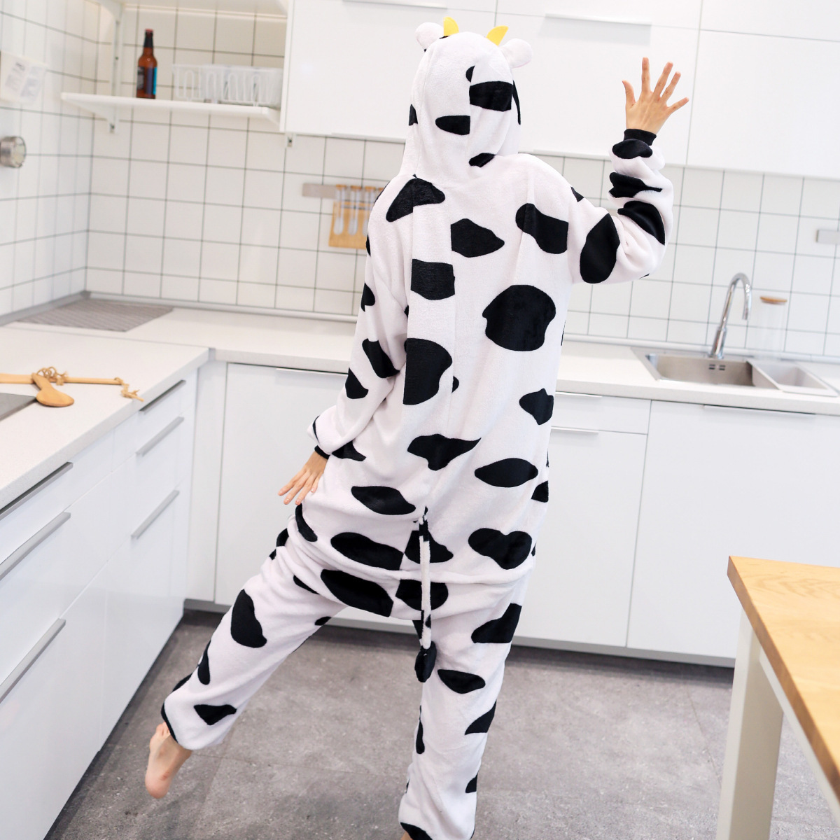 Áo liền quần Ngủ Hoạ Tiết Bò Sữa Cho Nam Và Nữ | BigBuy360 - bigbuy360.vn