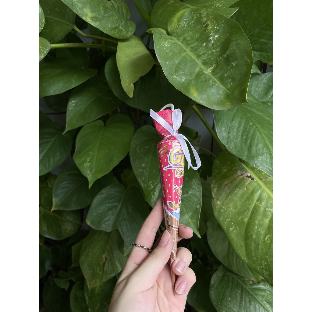 Bánh Sôcôla Cây Dù Chokoku Kem Dâu Strawberry Umbrella Chocolate (18g-hồng)