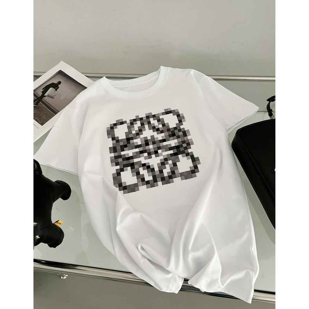 Loeme Áo Thun Nữ Tay Ngắn in Chữ Pixelated Anagram Thời Trang