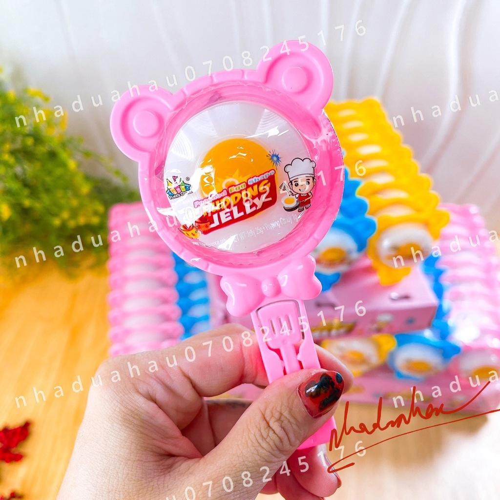 Một lốc gồm 30 cái thạch chảo pudding kem trứng kèm kẹo nổ xèo xèo vui vẻ cho bé Hongkong cái lớn 26gam