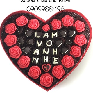 Hộp socola khắc chữ cầu hôn hoa hồng