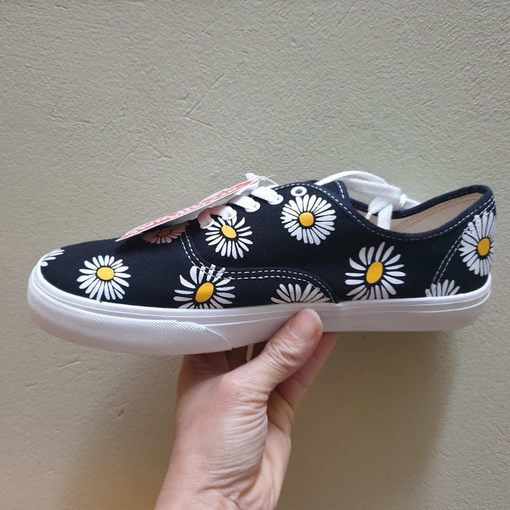 (Tặng hôp)Giày thể thao hoa cúc 3 mẫu | BigBuy360 - bigbuy360.vn