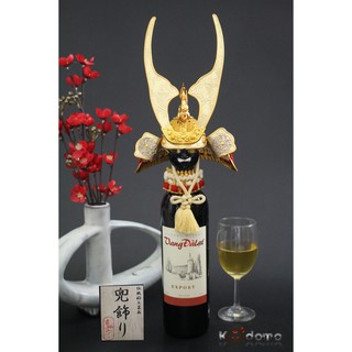 nón giáp samurai trang trí chai rượu vang -  NÓN RƯỢU VANG . VÀNG TRẮNG