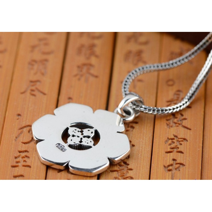 Mặt dây chuyền thần Chú Om Mani Padme Hum