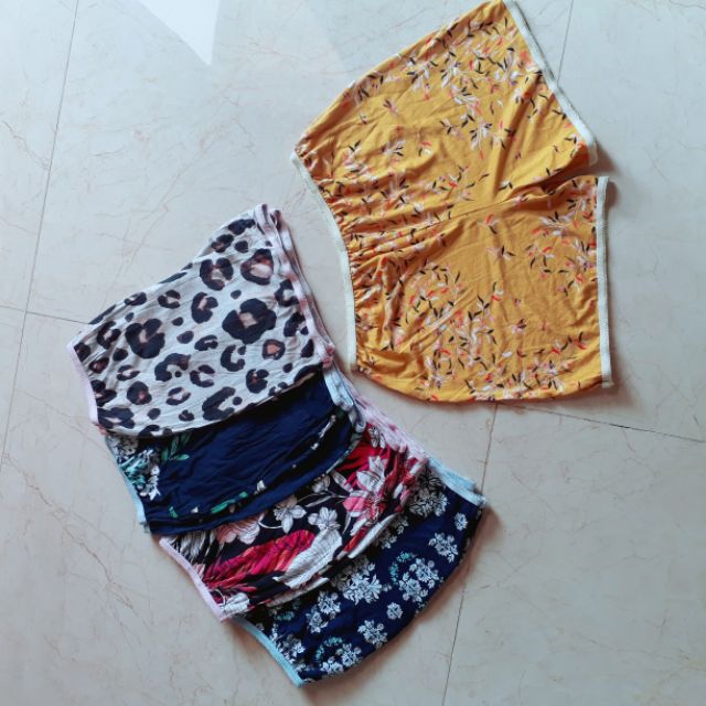 Quần đùi mặc váy