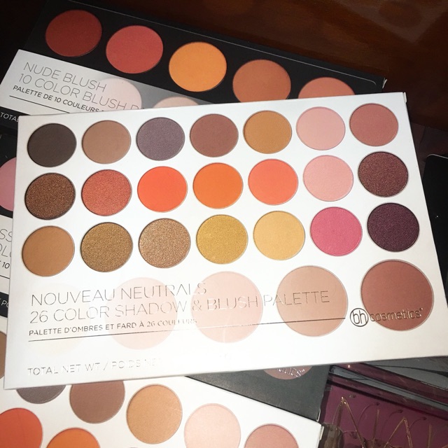 BẢNG PHẤN MẮT BH COSMETICS NOUVEAU NEUTRALS 26 COLOR SHADOW & BLUSH PALETTE.