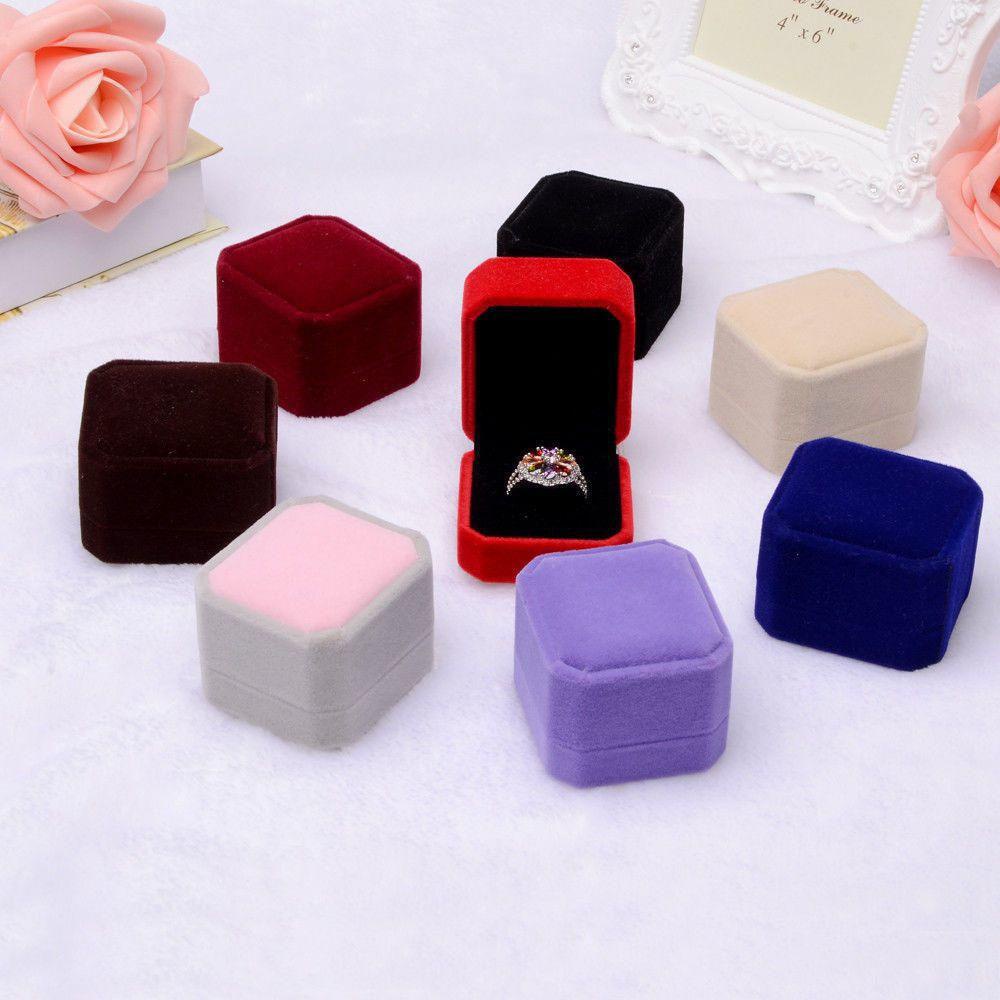 Hộp Đựng Trang Sức Hình Vuông Chất Liệu Nhung Cao Cấp Sang Trọng