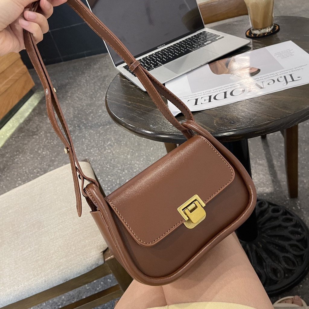 Túi đeo chéo khuy cài size 18cm 3 màu cực xinh