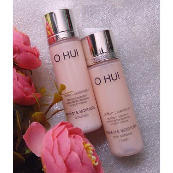 Cặp nước hoa hồng và sữa dưỡng ẩm sáng da Ohui Miracle Moisture 20ml