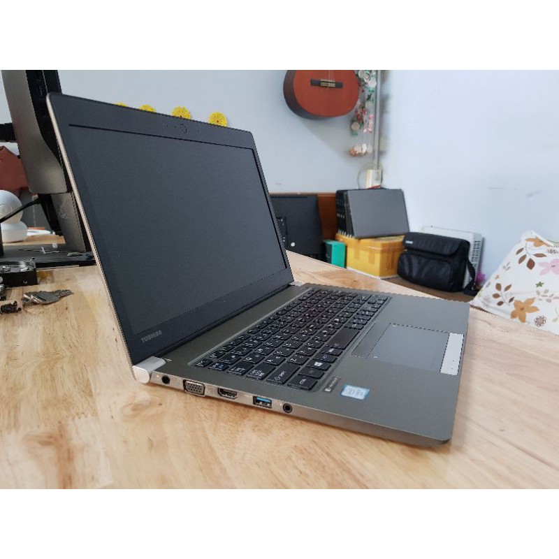 Toshiba Z30 gọn nhẹ 1.1kg pin lâu >5h mượt mát bền ổn định | BigBuy360 - bigbuy360.vn