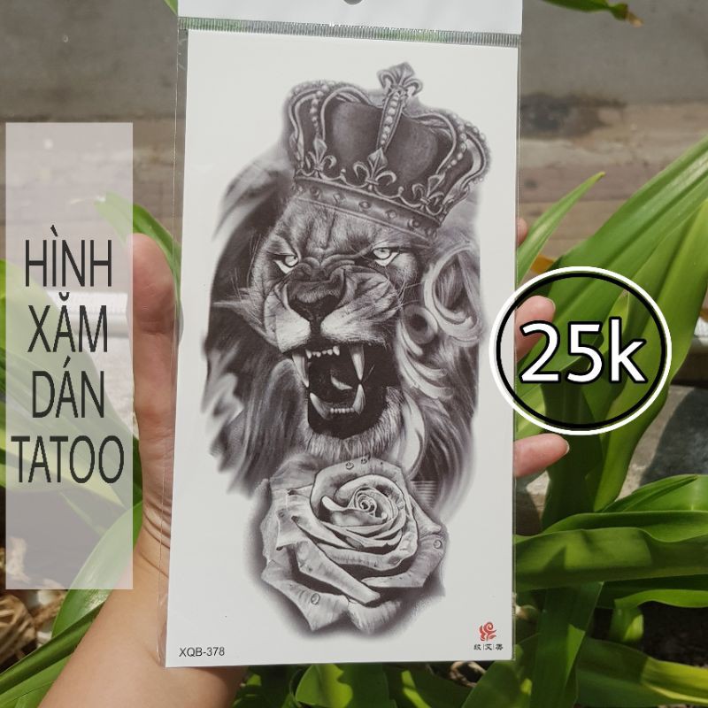 Hình xăm sư tử đội vương miện + hoa size vừa xqb378. Tattoo.mini.ct