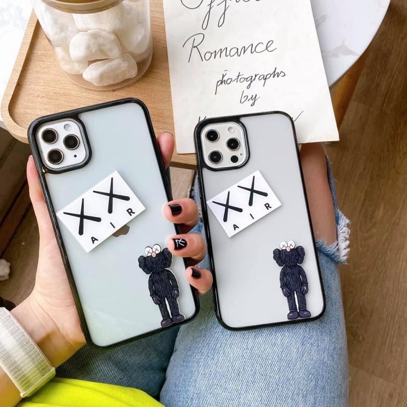 Ốp viền lung trong gấu kaws