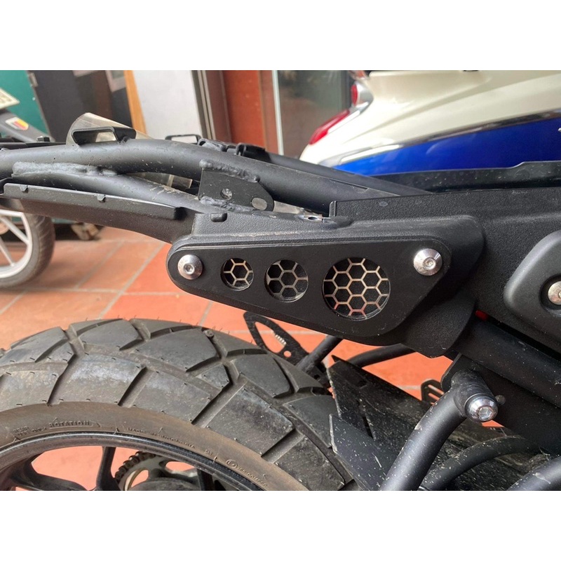 Ốp hông sau XSR155 inox CNC siêu đẹp