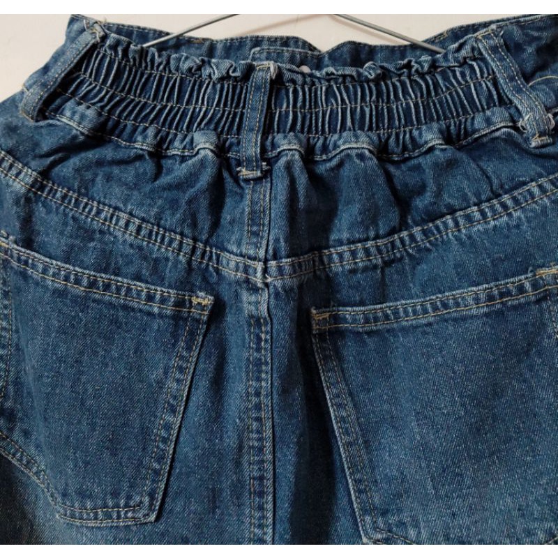 Thanh lý chân váy jean thêu hoa