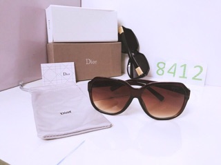 Kính Dior tặng hộp