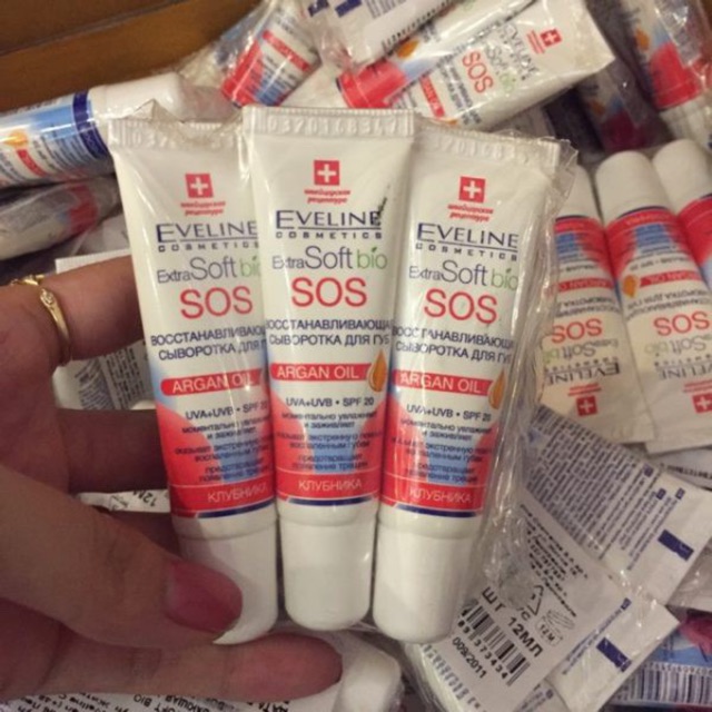 Dầu dưỡng môi Eveline giảm thâm dưỡng ẩm chống nắng môi | BigBuy360 - bigbuy360.vn